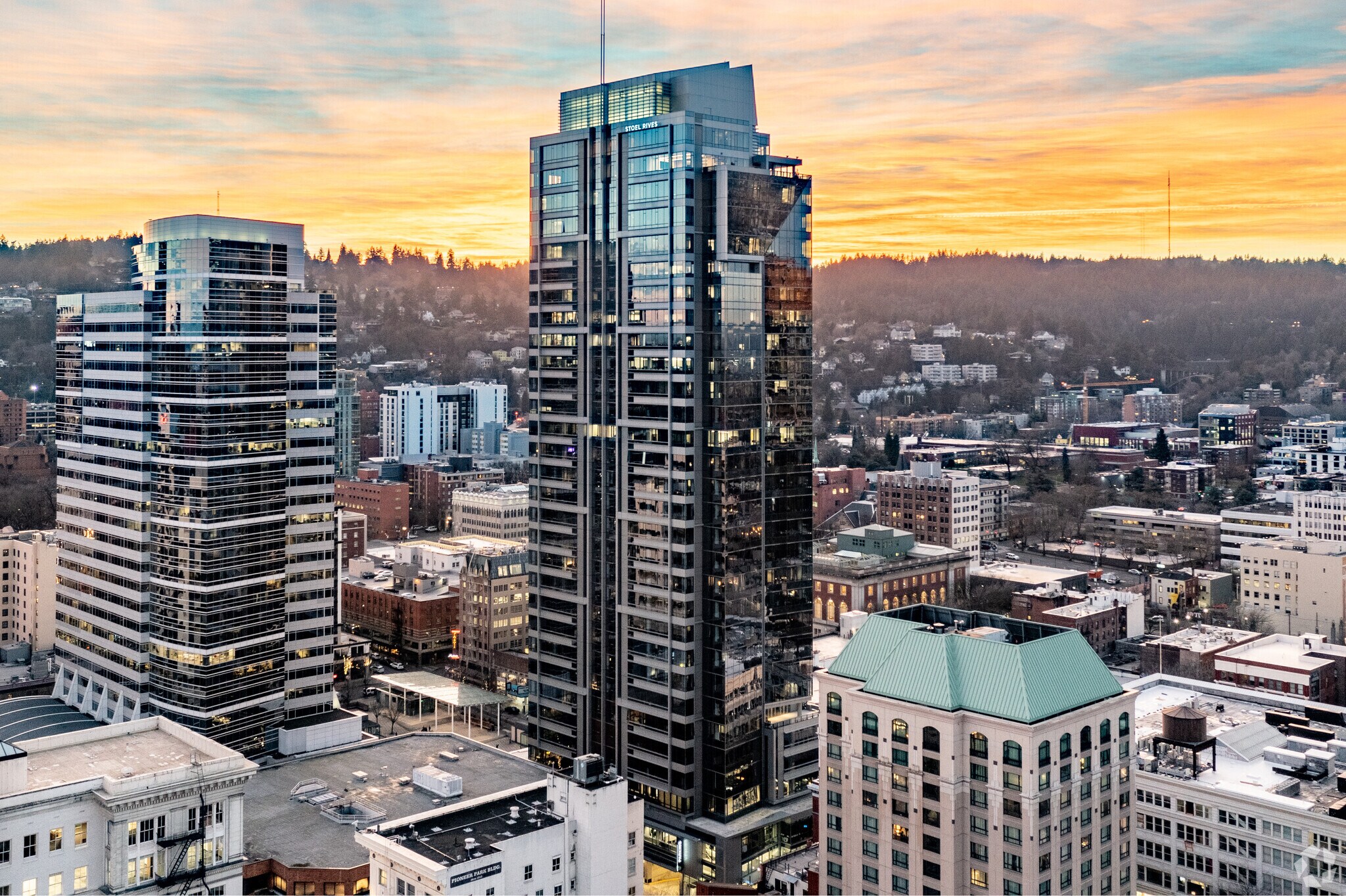 760 SW 9th Ave, Portland, OR à louer Photo principale– Image 1 sur 16