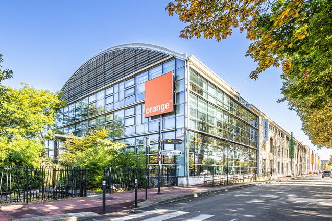 Plus de détails pour 8 Avenue Des Arrimeurs, Saint-Denis - Bureau à louer