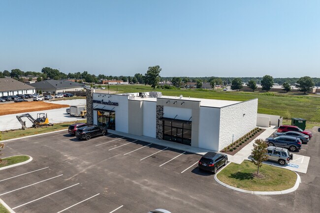 Plus de détails pour 1373 Union University Dr, Jackson, TN - Local commercial à louer