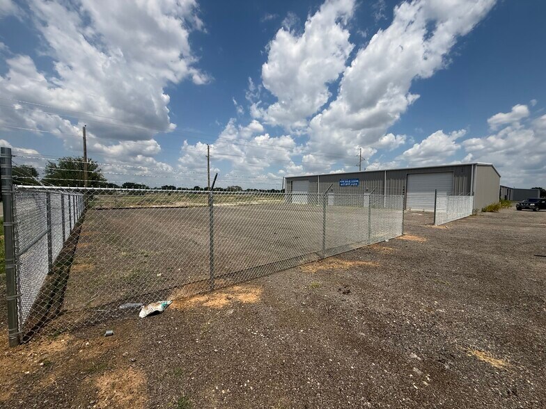 5640 Eden Rd, Kennedale, TX à louer - Photo de l’immeuble – Image 3 sur 3