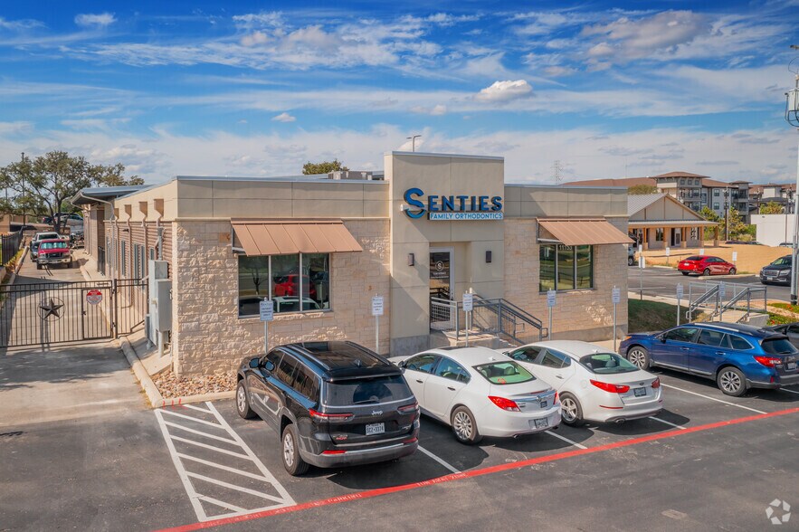 11153 Westwood Loop, San Antonio, TX à louer - Photo de l’immeuble – Image 3 sur 8