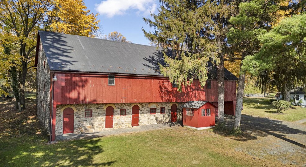 1041 Reading Ave, Boyertown, PA à vendre - Photo principale – Image 1 sur 30