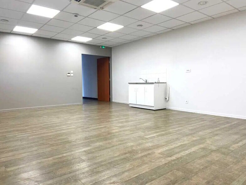 Bureau dans Limas à louer - Photo de l’immeuble – Image 3 sur 5