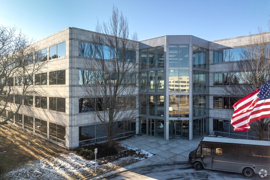 500 Lake Cook Rd, Deerfield, IL à vendre - Photo de l’immeuble – Image 2 sur 16