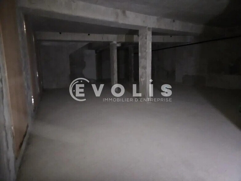 Local d’activités dans Vanves à louer - Photo de l’immeuble – Image 2 sur 14