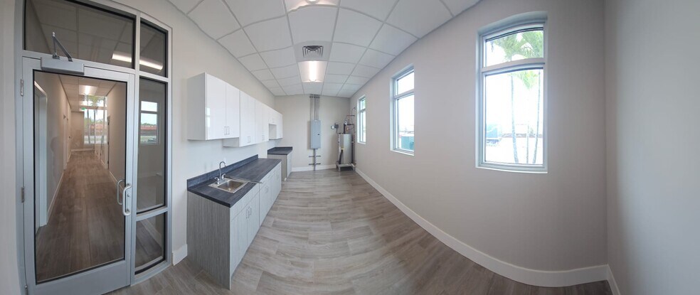 101 NW 12th St, Pompano Beach, FL à louer - Photo de l’immeuble – Image 2 sur 4