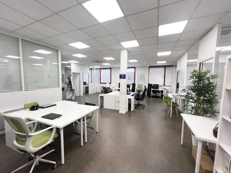 Bureau dans Créteil à louer - Photo de l’immeuble – Image 1 sur 6