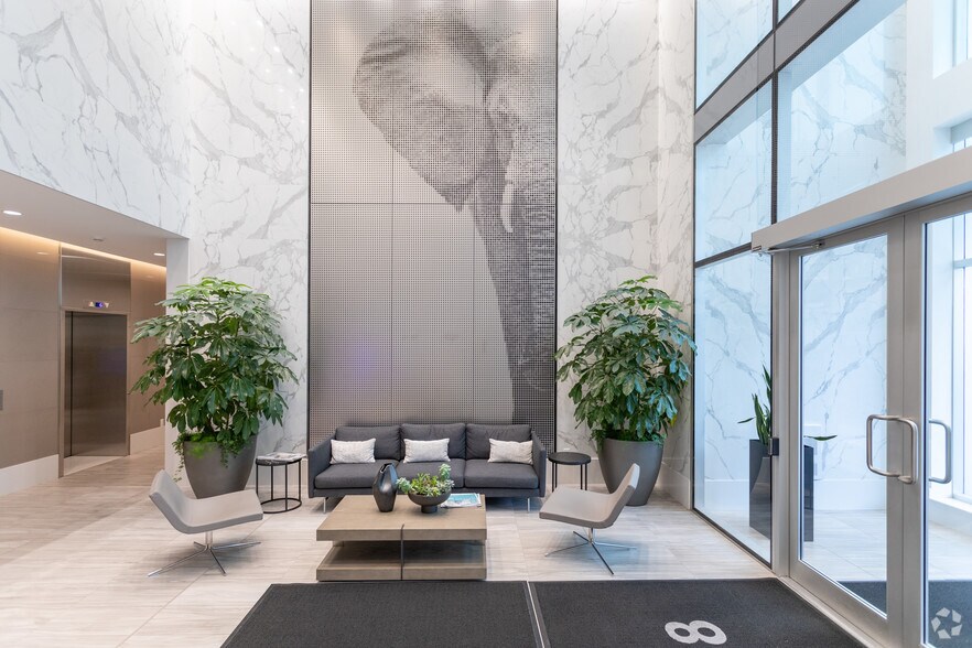 988 W Broadway, Vancouver, BC à louer - Hall d’entrée – Image 3 sur 10