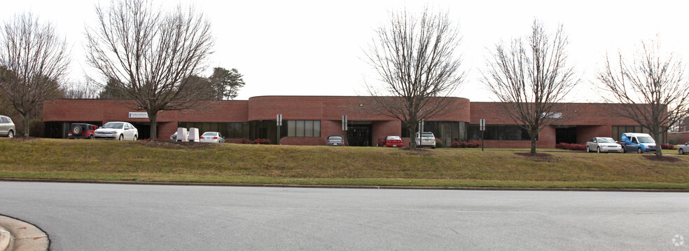 4214 Beechwood Dr, Greensboro, NC à louer - Photo de l’immeuble – Image 3 sur 6