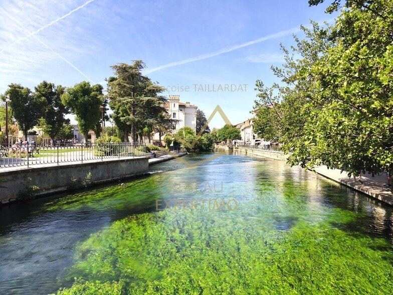 Local commercial dans L'ISLE-SUR-LA-SORGUE à louer - Photo de l’immeuble – Image 2 sur 3
