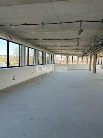 Bureau dans Bezannes à vendre - Photo de l’immeuble – Image 3 sur 10