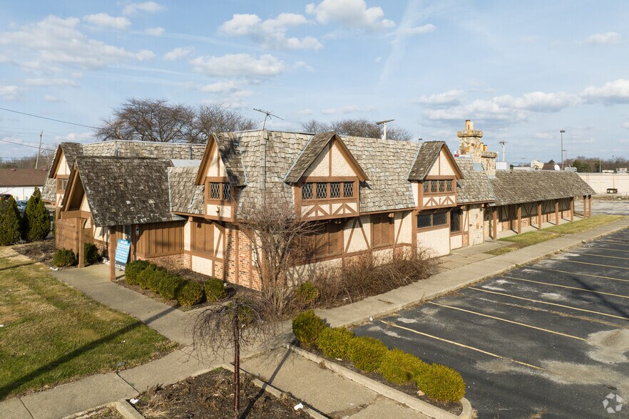 2009 S Reynolds Rd, Toledo, OH à vendre - Photo principale – Image 1 sur 7