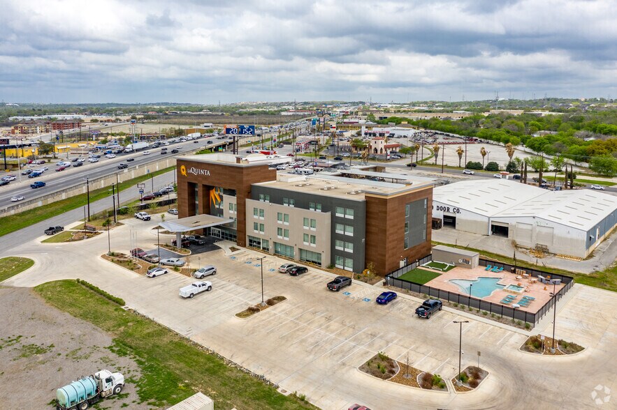 11006 N Interstate 35 N, San Antonio, TX à vendre - Aérien – Image 2 sur 3
