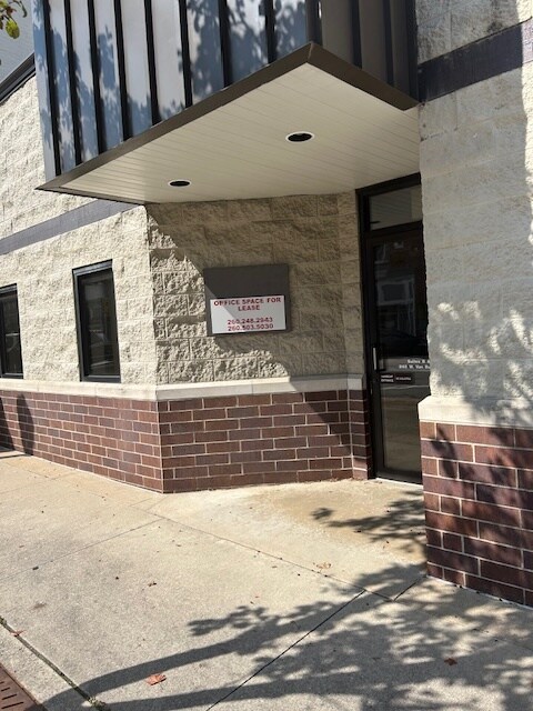 202 W Van Buren St, Columbia City, IN à louer Photo principale– Image 1 sur 4