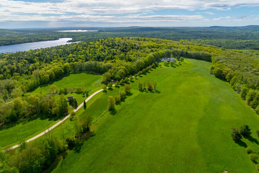 955 Catamount Rd, Pittsfield, NH à vendre - Photo de l’immeuble – Image 2 sur 12