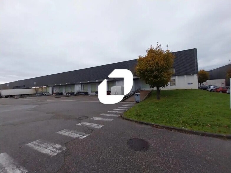 Bureau dans Vénissieux à louer - Photo de l’immeuble – Image 2 sur 15