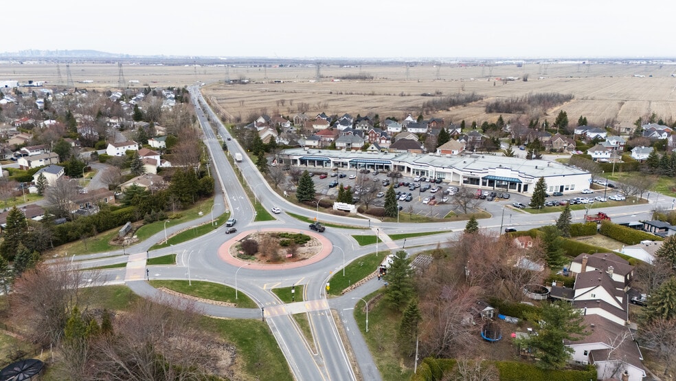 694-750 Montarville, Saint-bruno, QC à louer - Aérien – Image 2 sur 2