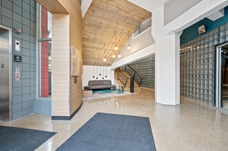 5830 Ellsworth Ave, Pittsburgh, PA à louer Photo de l’immeuble– Image 2 sur 8