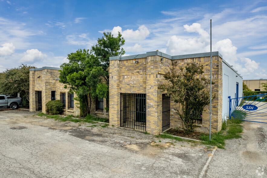 7316 NE Loop 410, San Antonio, TX à louer - Photo de l’immeuble – Image 1 sur 9