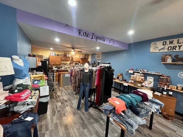137 N Central Ave, Owen, WI à louer - Photo intérieure – Image 3 sur 10