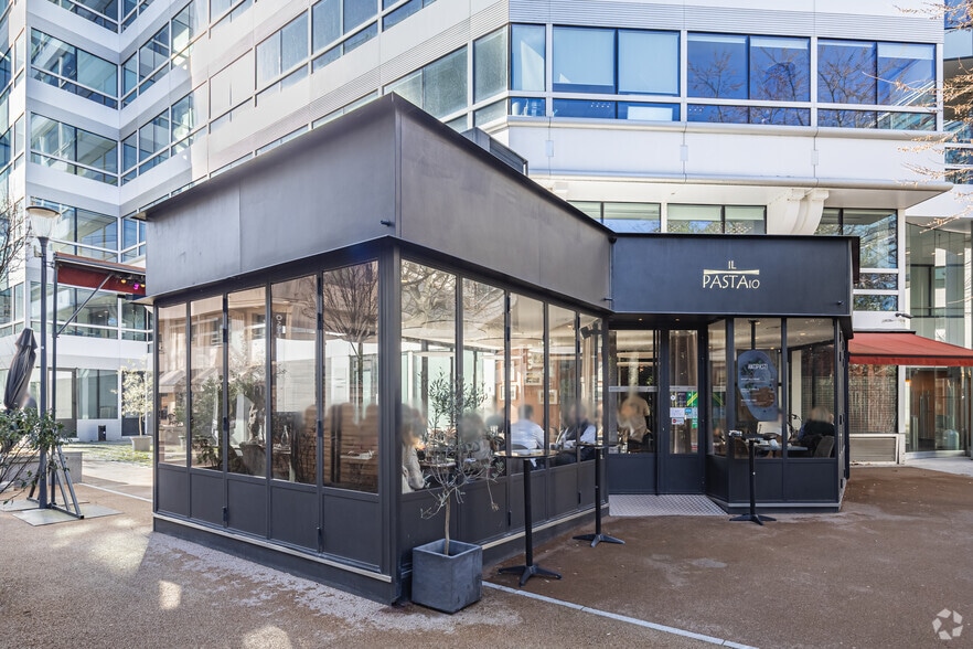 1-3 Rue Gaston Et René Caudron, Issy-les-Moulineaux à louer - Photo de l’immeuble – Image 3 sur 7