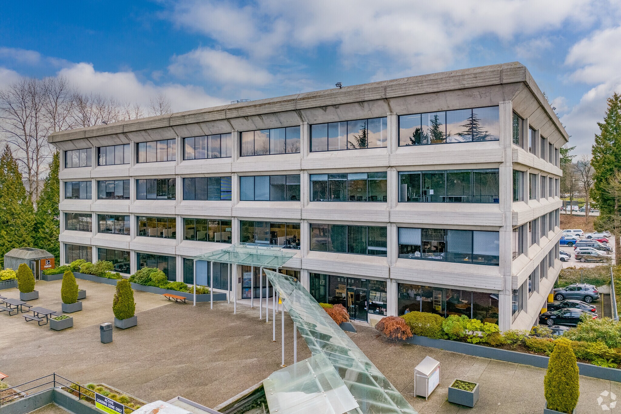 6400 Roberts St, Burnaby, BC à louer Photo principale– Image 1 sur 8