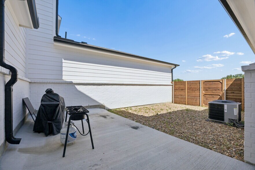 9540 Thorncrown Ln, Fort Worth, TX à vendre - Photo de l’immeuble – Image 3 sur 25