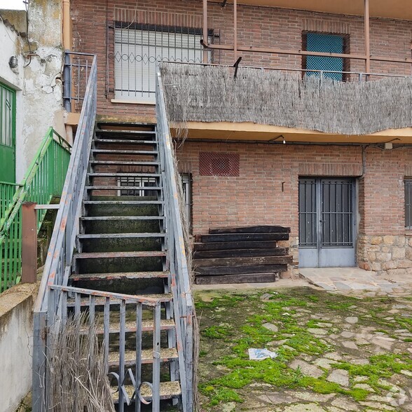 Local commercial dans Piñuécar-Gandullas, Madrid à vendre - Photo de l’immeuble – Image 2 sur 38