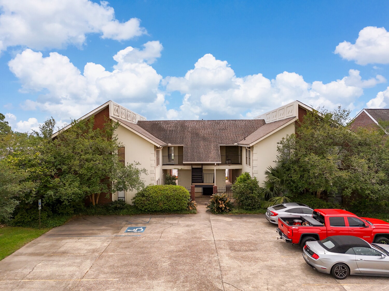 4744 Jamestown Ave, Baton Rouge, LA à louer Photo de l’immeuble– Image 1 sur 8