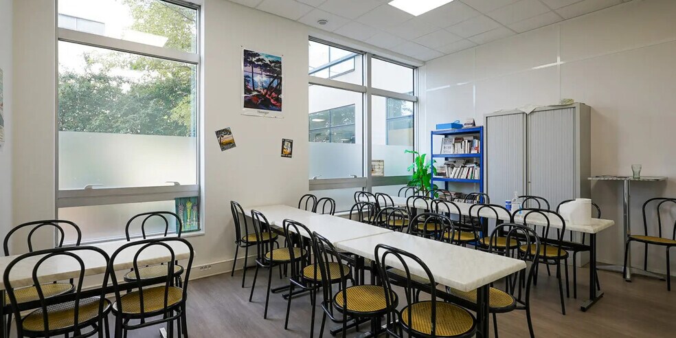 Bureau dans Saint-Ouen-Sur-Seine à louer - Photo de l’immeuble – Image 1 sur 12