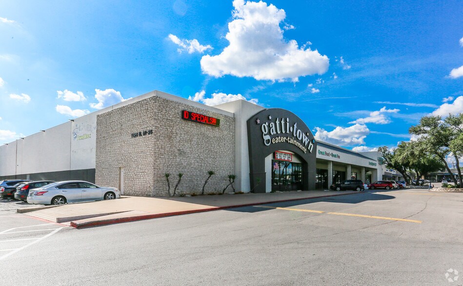 1100-1208 N IH-35, Round Rock, TX à louer - Photo de l’immeuble – Image 3 sur 9