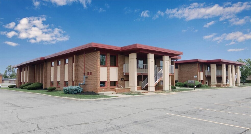 350 Alberta Dr, Amherst, NY à louer - Photo de l’immeuble – Image 1 sur 15