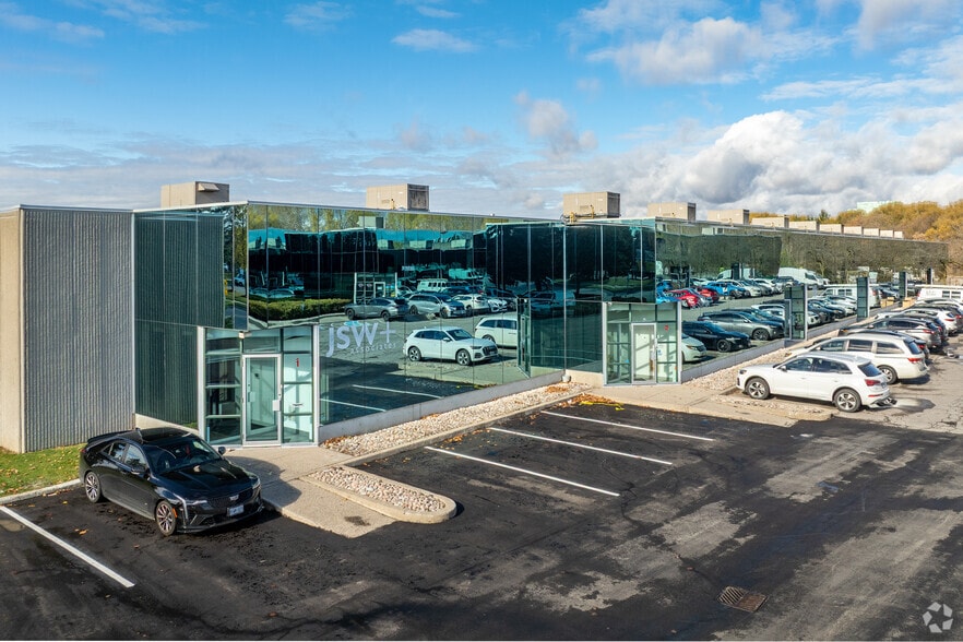 44A E Beaver Creek Rd, Richmond Hill, ON à louer - Photo principale – Image 1 sur 2