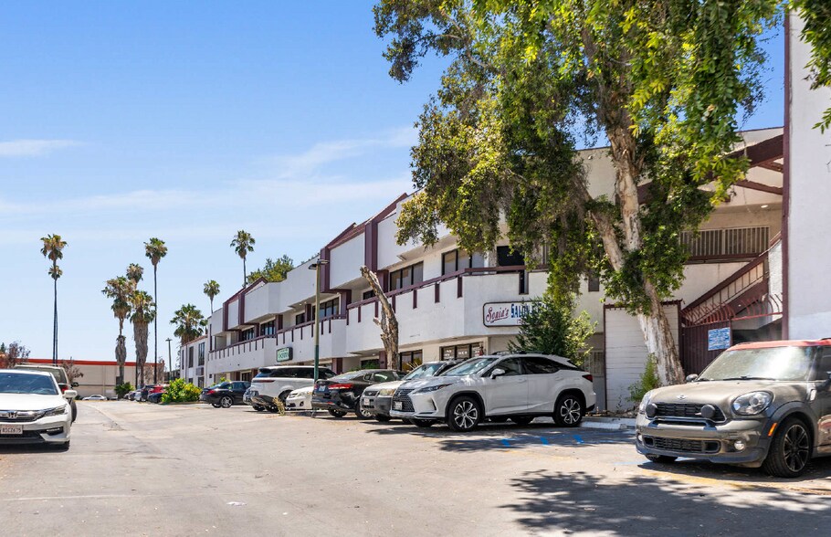 20201 Sherman Way, Winnetka, CA à vendre - Photo de l’immeuble – Image 3 sur 7
