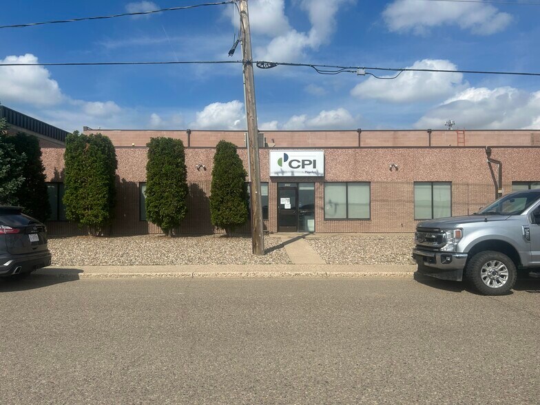 1954 10 Av NW, Medicine Hat, AB à vendre - Photo de l’immeuble – Image 2 sur 62