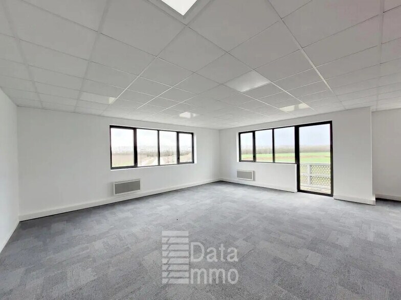 15 Rue Clément Ader, Saint-Pierre-du-Perray à vendre - Photo de l’immeuble – Image 3 sur 6