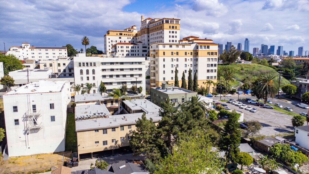 627 Coronado Ter, Los Angeles, CA à vendre - Photo de l’immeuble – Image 2 sur 20