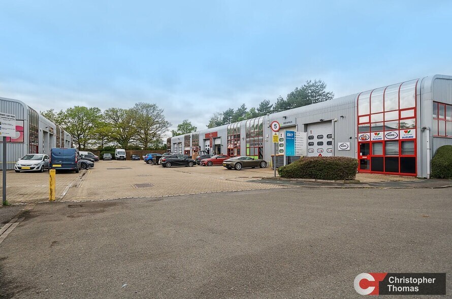 Sky Business Park portefeuille de 2 biens à vendre sur LoopNet.fr - Photo principale – Image 1 sur 2