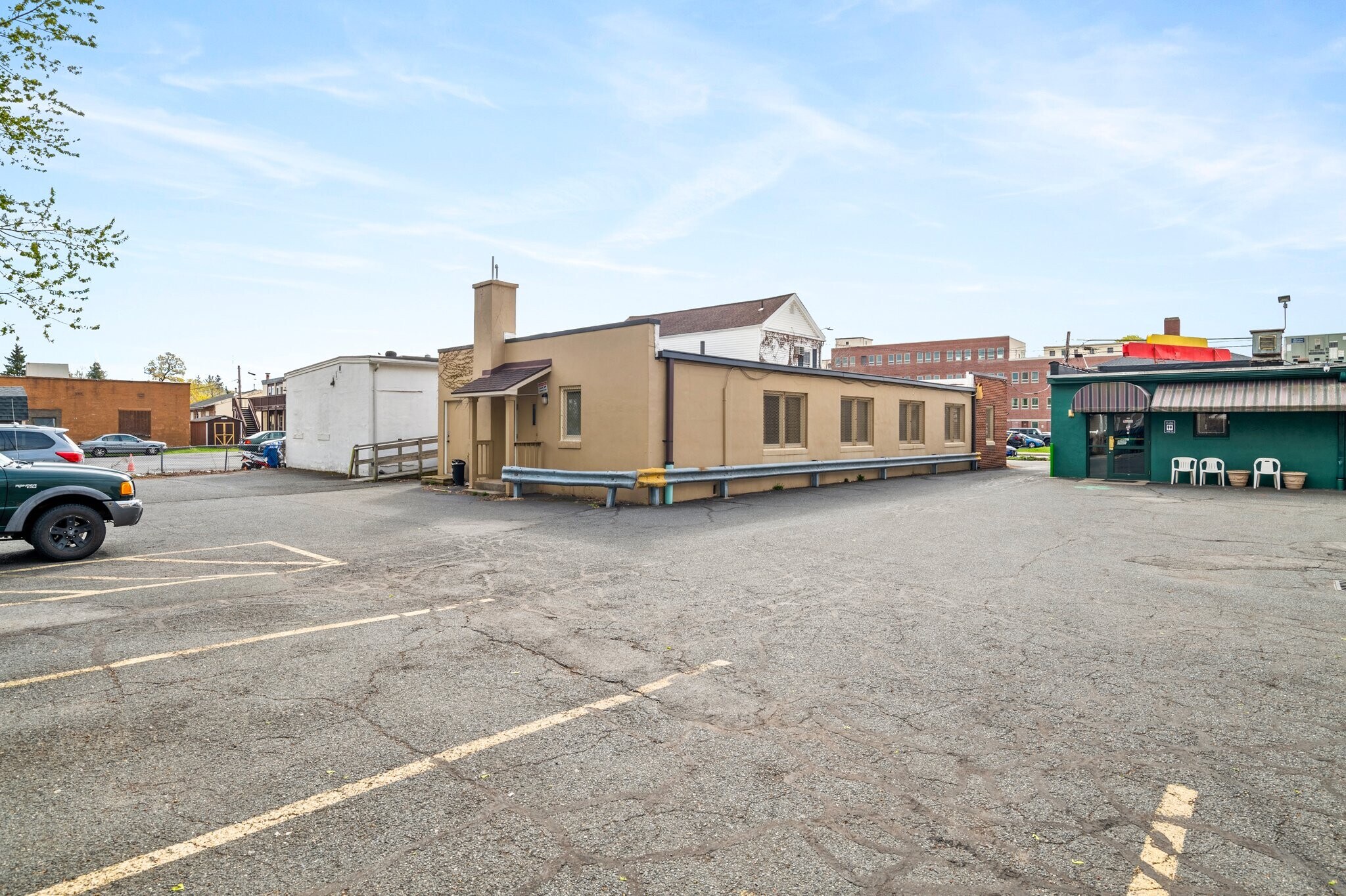 68 Westfield St, West Springfield, MA à vendre Photo principale– Image 1 sur 10