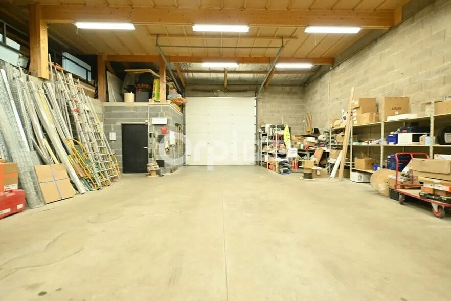 Local d’activités dans Thurins à louer - Photo intérieure – Image 1 sur 12