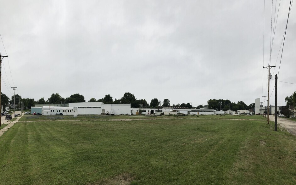 315 W Mill St, Beaver Dam, WI à louer - Photo de l’immeuble – Image 2 sur 43
