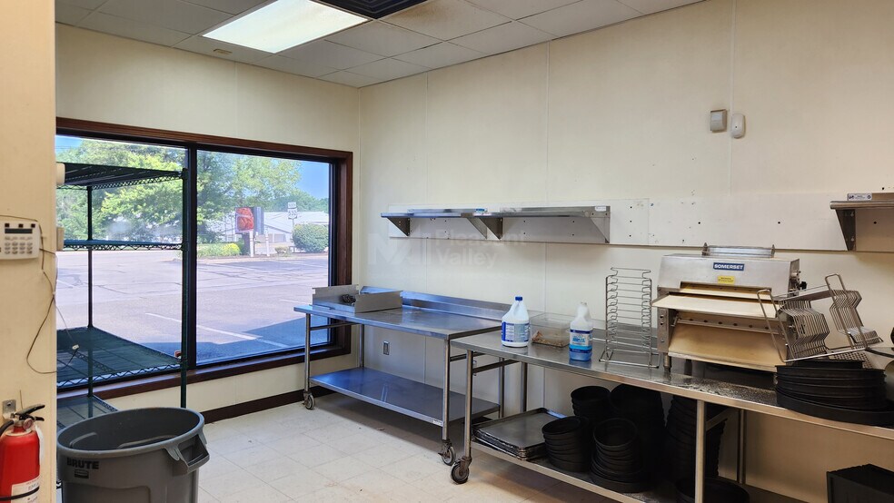 35 N Cleveland Ave, Mogadore, OH à louer - Photo de l’immeuble – Image 3 sur 6