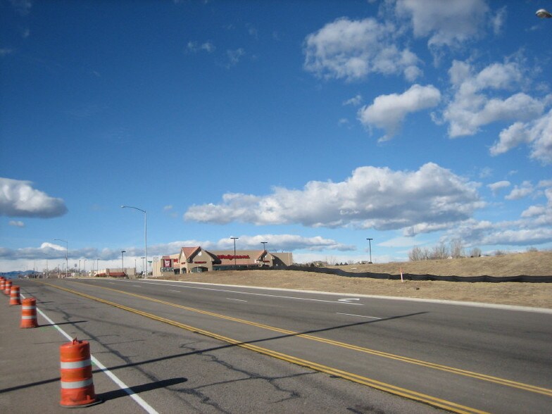 E 104th Ave, Thornton, CO à louer - Photo de l’immeuble – Image 3 sur 5