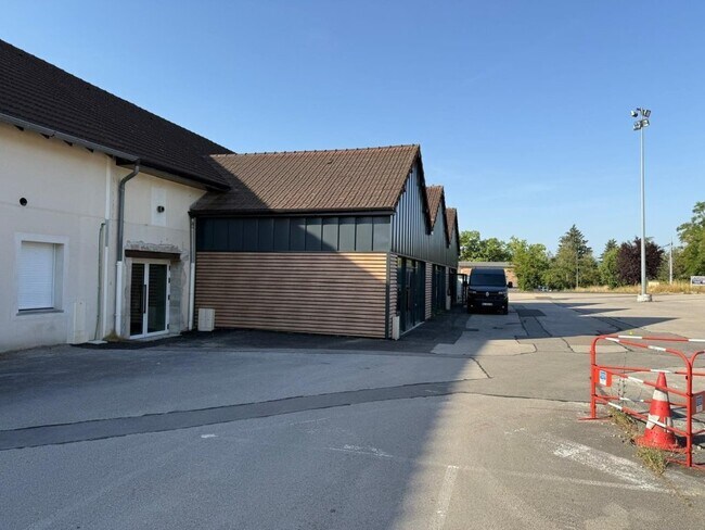Plus de détails pour Local d’activités à vendre