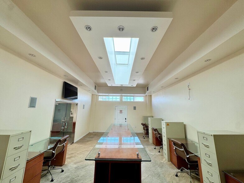 3022 W 48th St, Los Angeles, CA à louer - Photo principale – Image 1 sur 12