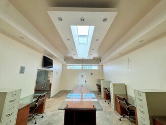 Plus de détails pour 3022 W 48th St, Los Angeles, CA - Bureau/Local commercial à louer