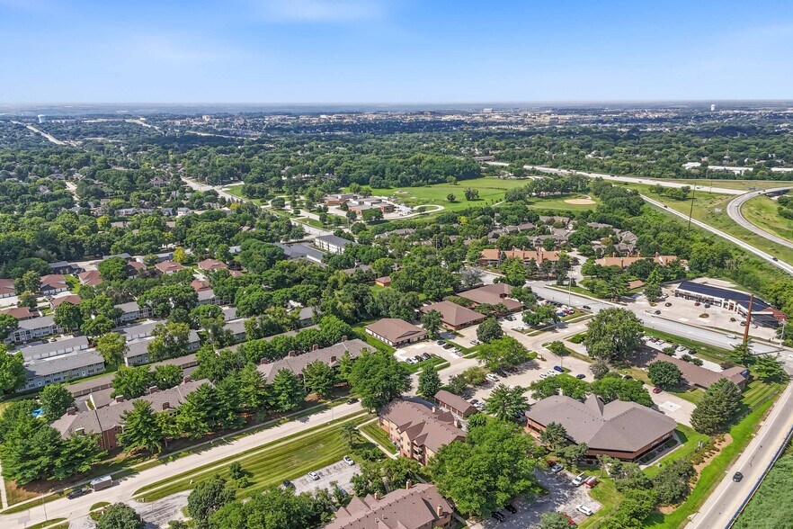 4920 Pleasant St, West Des Moines, IA à louer - Photo de l’immeuble – Image 2 sur 14