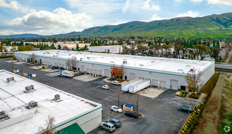 48366-48380 Milmont Dr, Fremont, CA à louer - Photo de l’immeuble – Image 3 sur 7