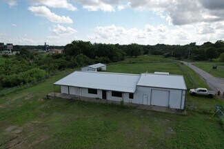 Plus de détails pour 811 E Industry Rd, Henryetta, OK - Industriel/Logistique à vendre
