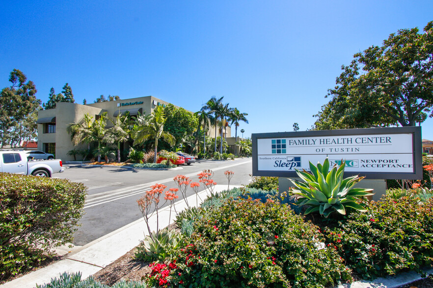 13522 Newport Ave, Tustin, CA à vendre - Photo de l’immeuble – Image 2 sur 8